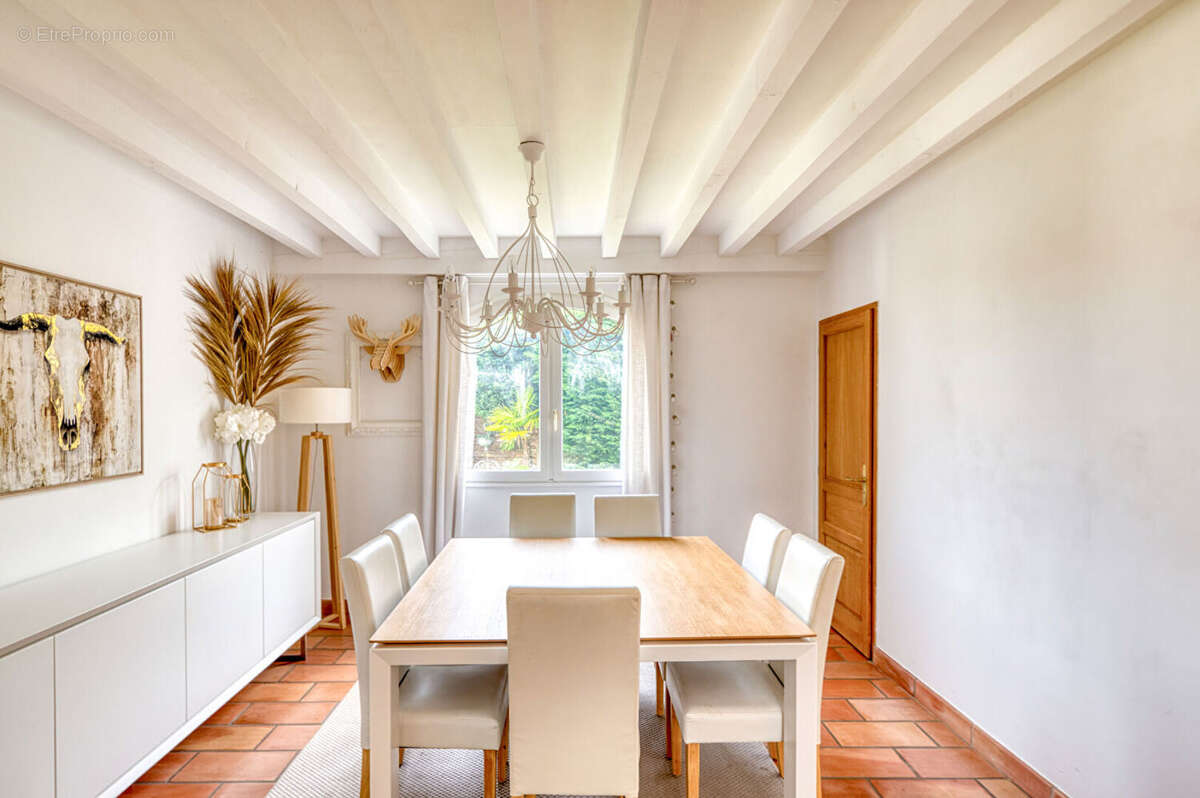 Maison à SAINT-GENIS-LES-OLLIERES