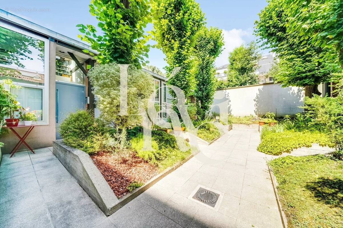 Appartement à CHARENTON-LE-PONT