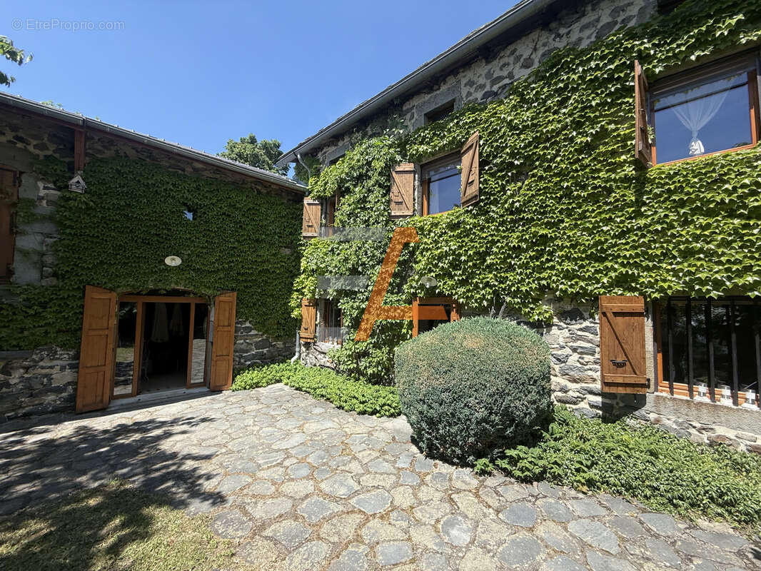 Maison à SAINT-JULIEN-CHAPTEUIL