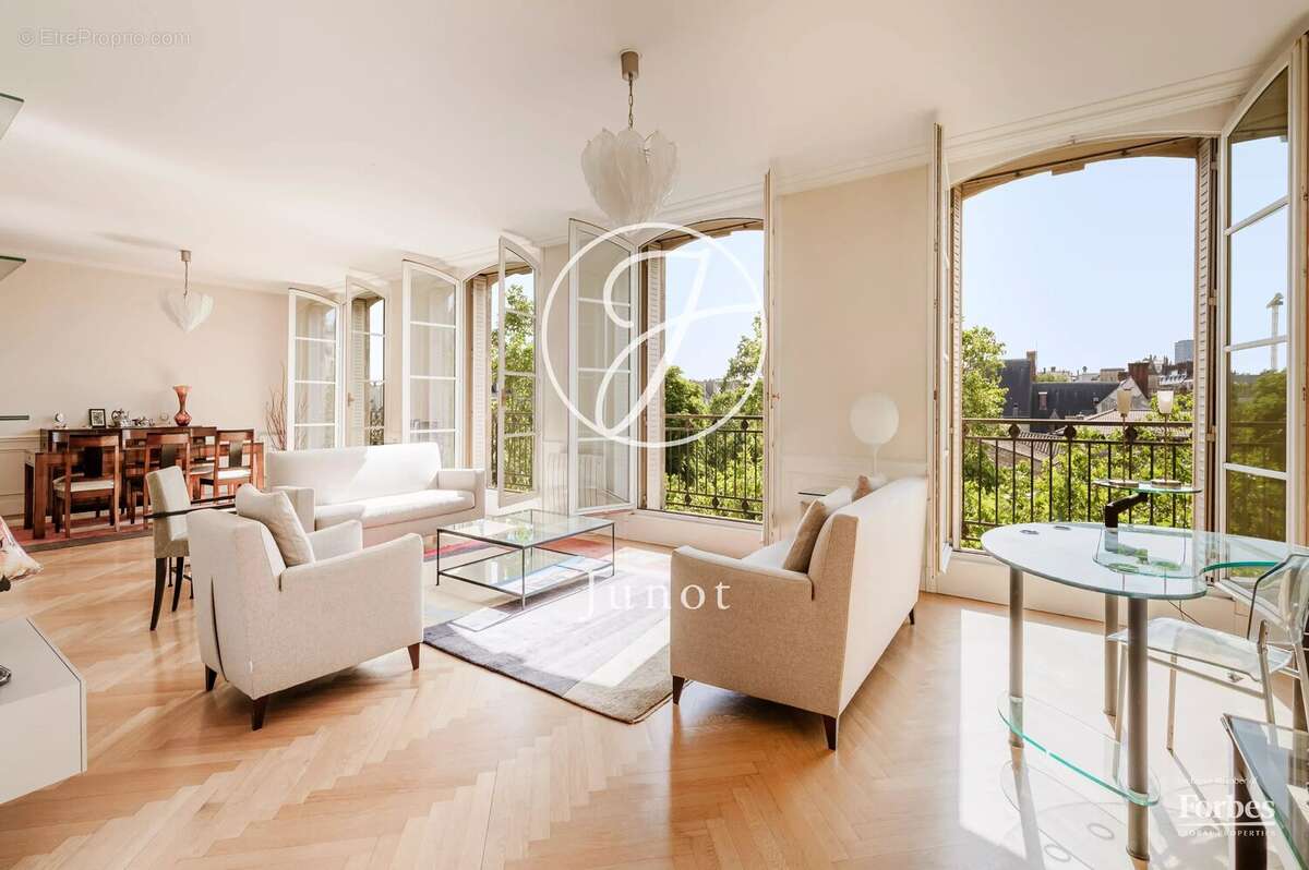 Appartement à PARIS-6E