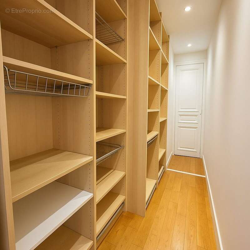 Appartement à PARIS-8E