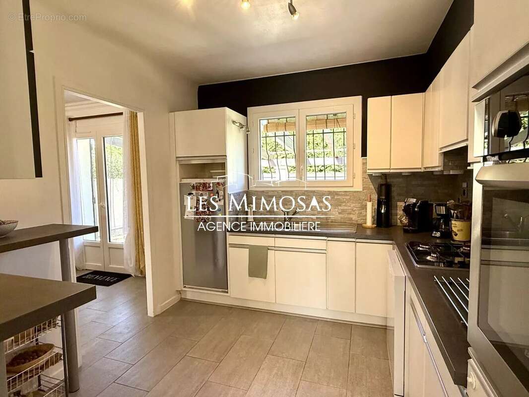 Appartement à LE MUY