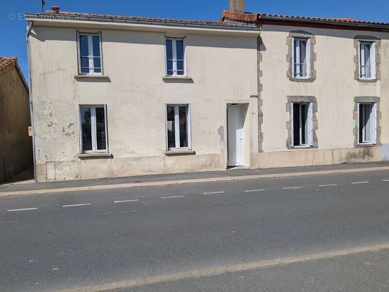 Maison à LES CERQUEUX