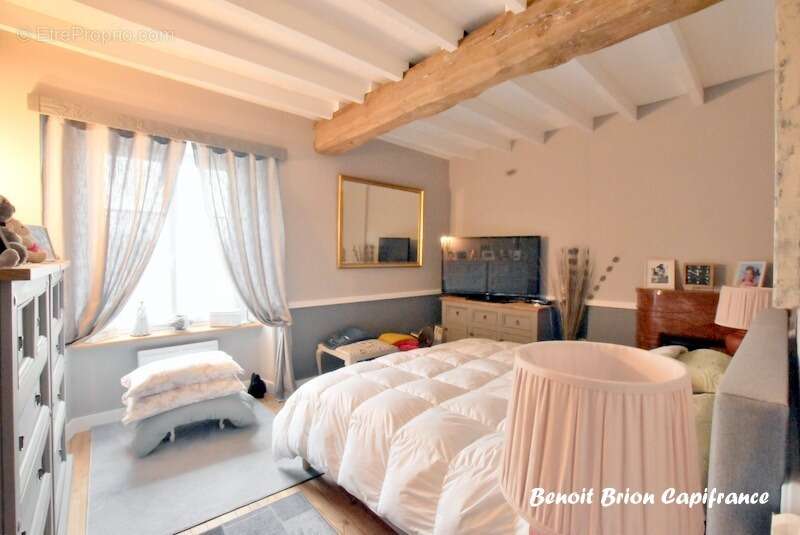 Maison à FOUGEROLLES-DU-PLESSIS