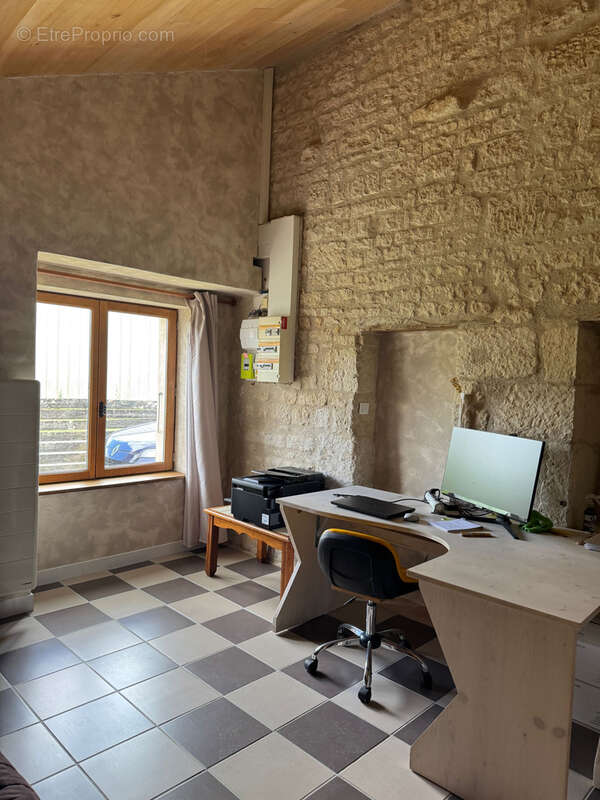 Maison à SAINT-ETIENNE-DE-BRILLOUET