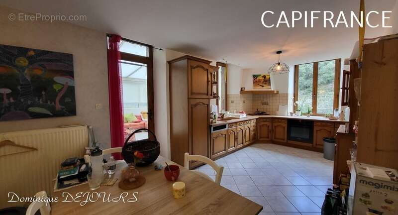 Maison à SAINT-SAUVEUR-DE-MONTAGUT