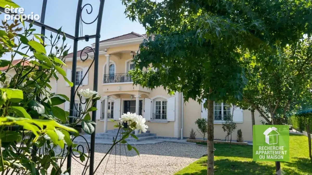 Propriété d'exception à 49 minutes de Lyon  240 m² de raffinement au coeur d'un écrin privé - photo 16
