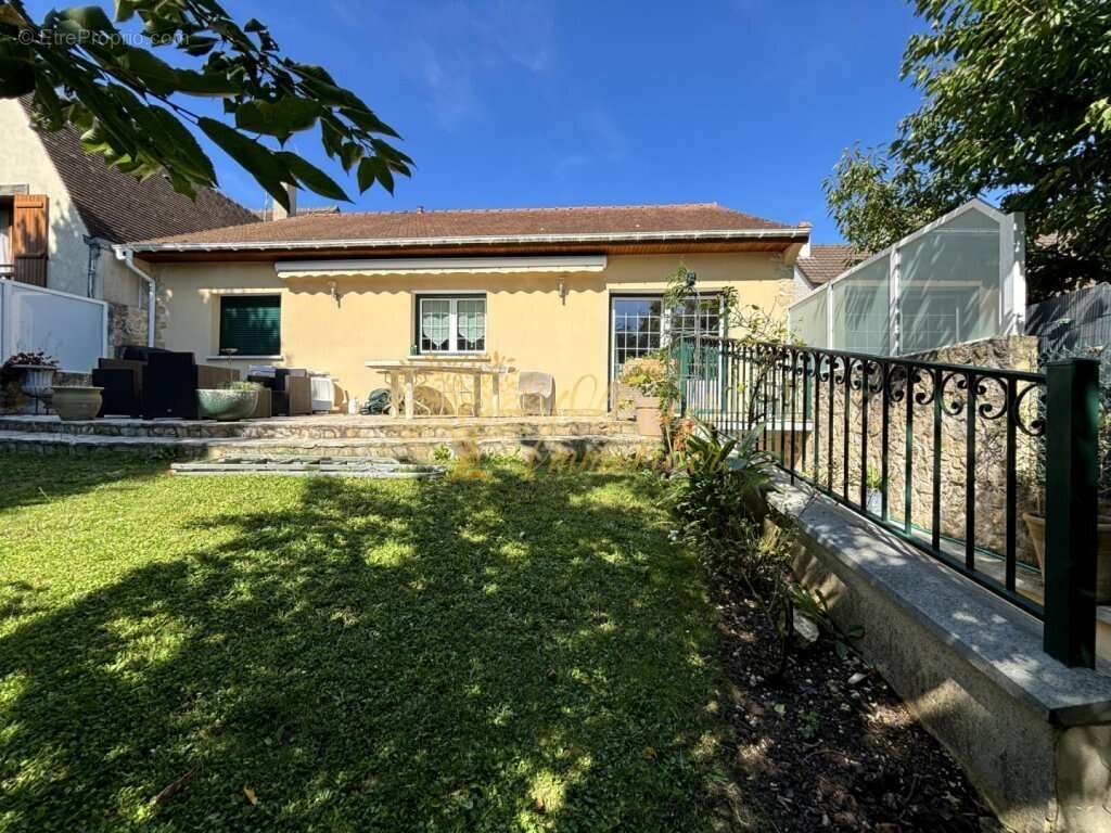 Maison à LA QUEUE-EN-BRIE