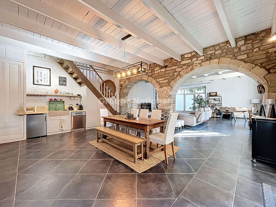 Maison à LA BAUME-DE-TRANSIT