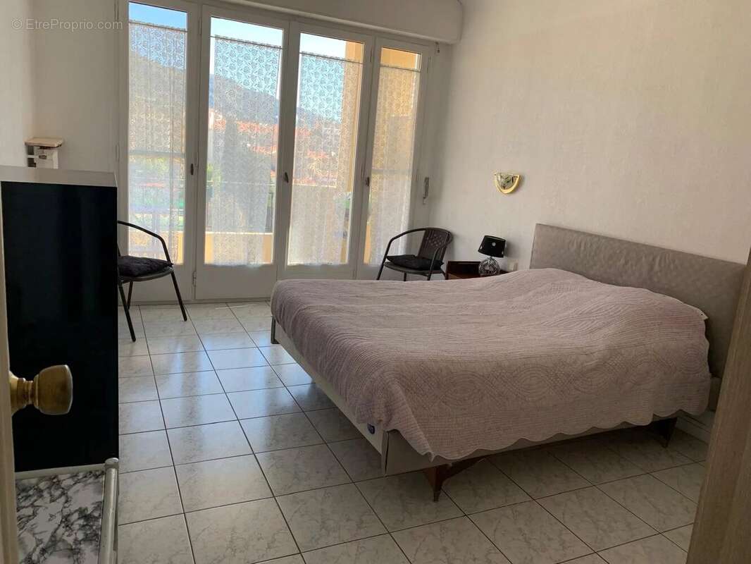 MENTON CENTRE – Grand 3 pièces traversant avec deux terrasses, cave et parking - photo 8