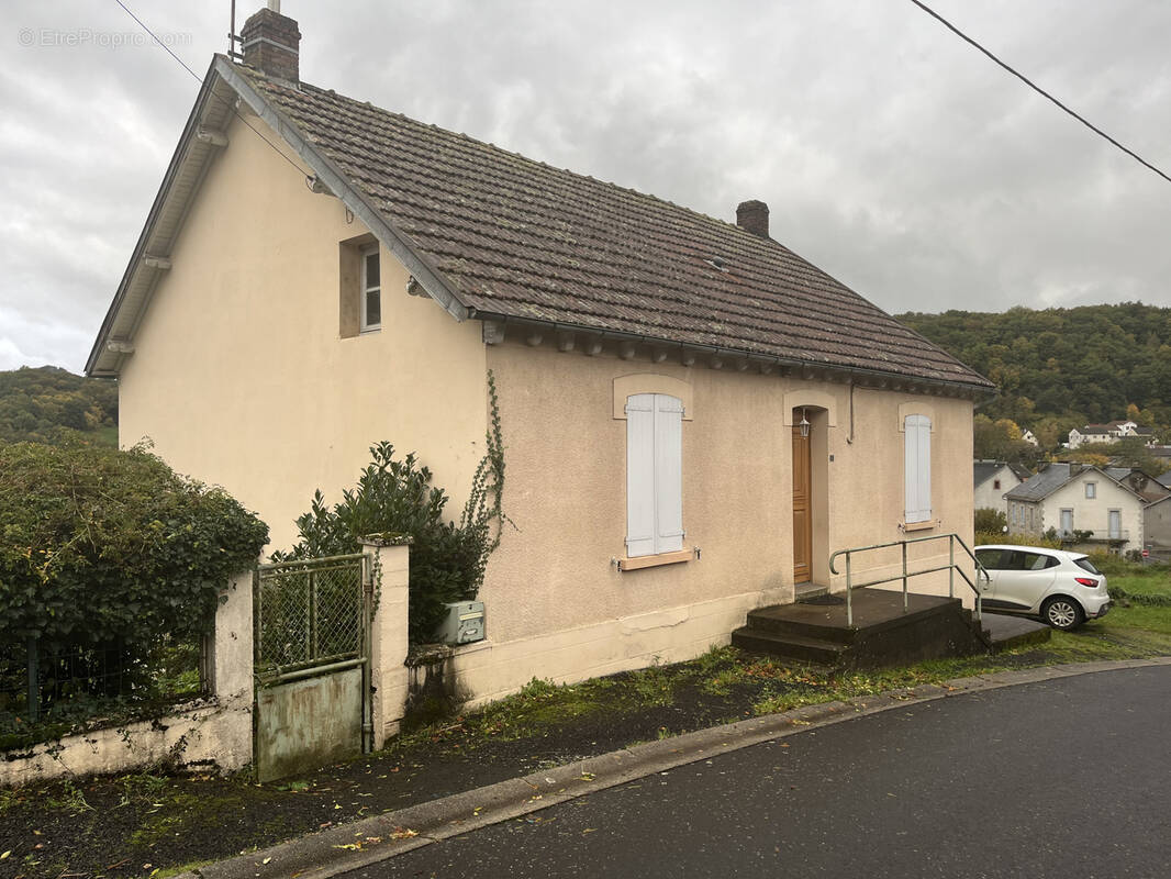 Maison à YDES