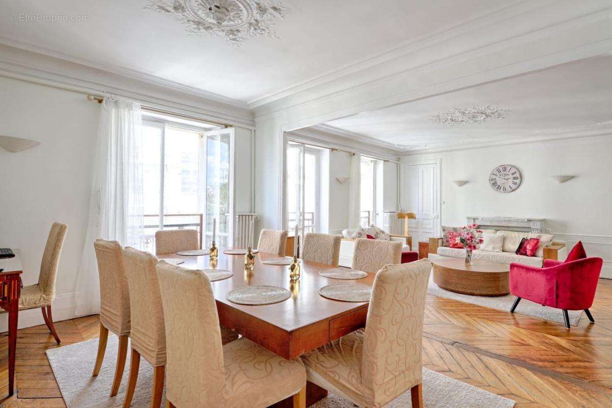 Appartement à PARIS-10E