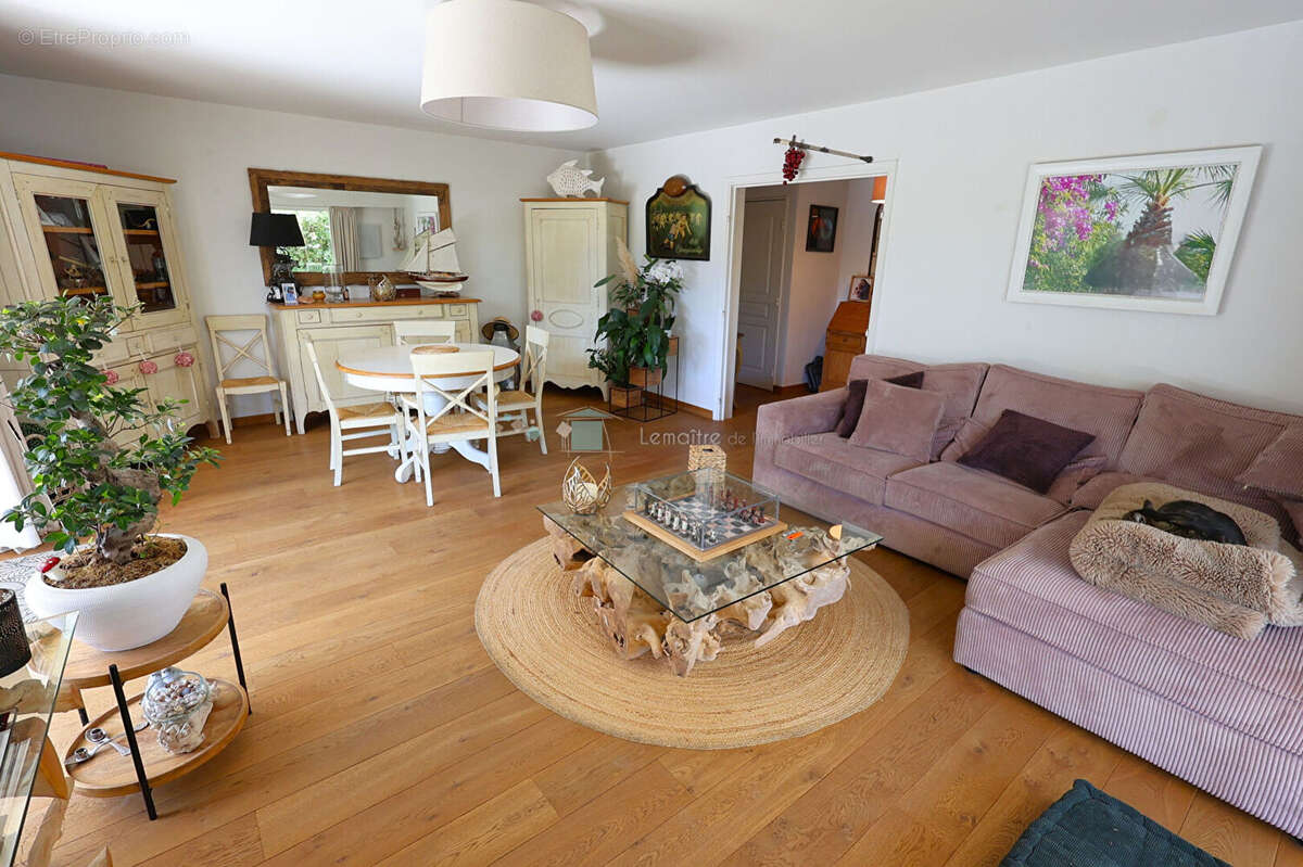 Appartement à MANDELIEU-LA-NAPOULE