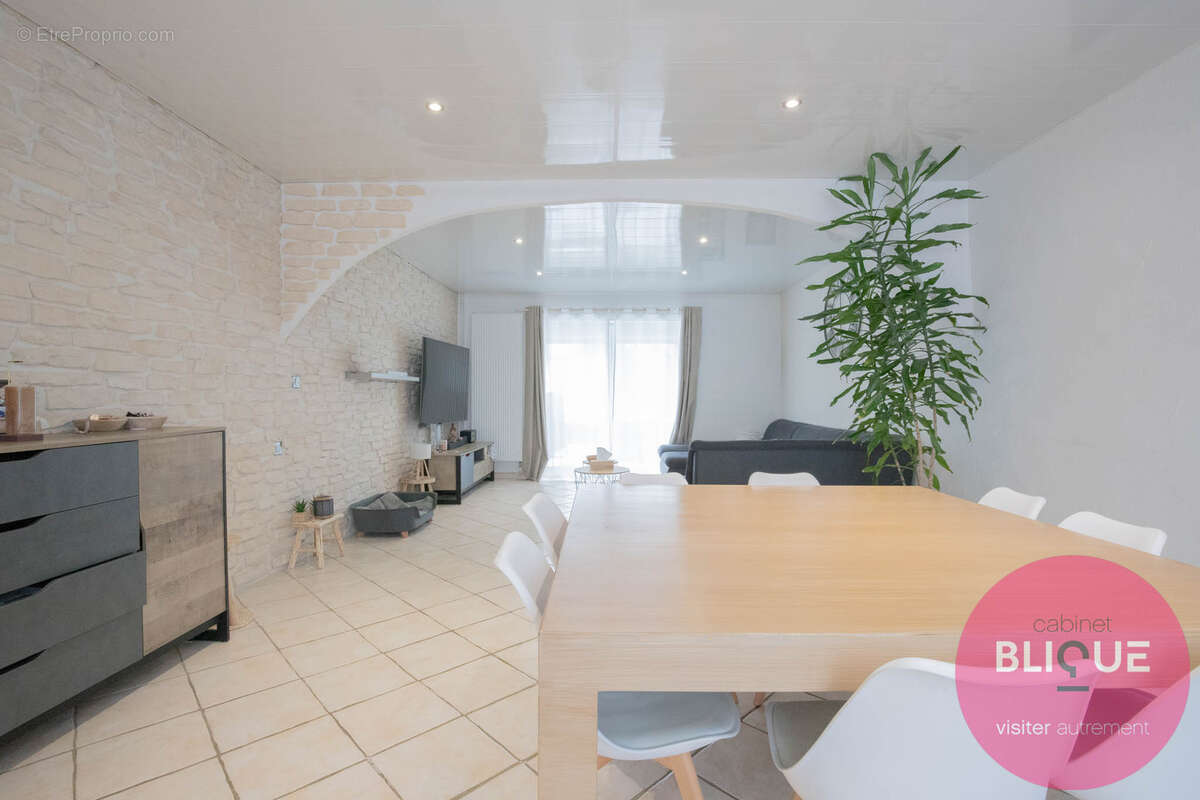 Maison à THEZEY-SAINT-MARTIN