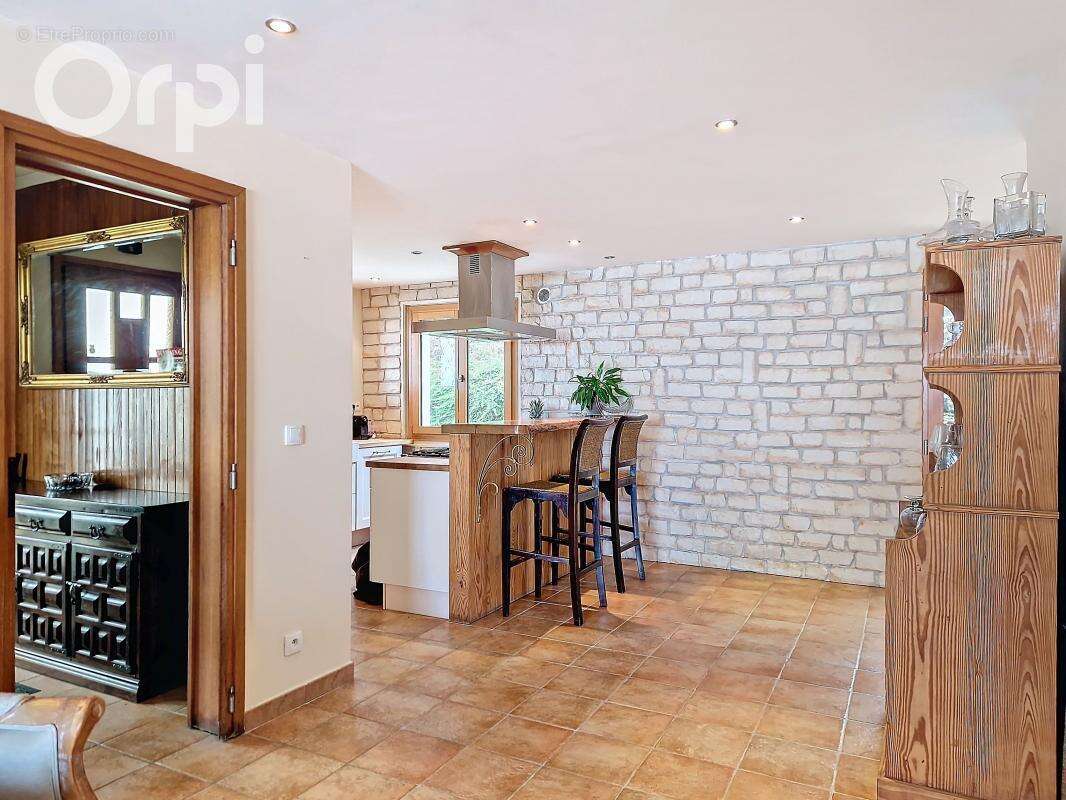 À Vendre maison 232 m2 et logement 50 m2 - photo 11