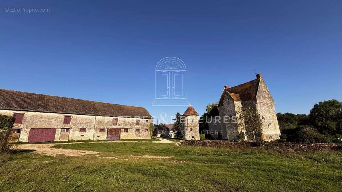 Maison à NEUILLAY-LES-BOIS