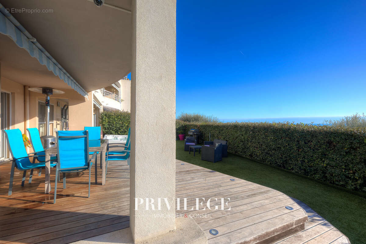 Appartement à SAINT-LAURENT-DU-VAR