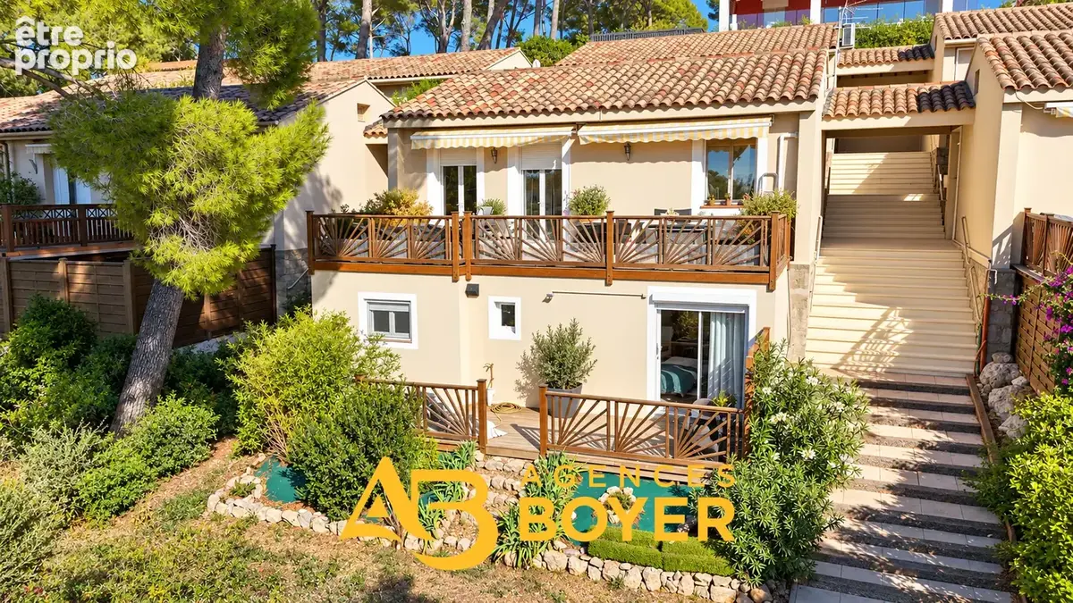Sanary-sur-Mer Beaucours   Maison avec vue mer et pinède en résidence sécurisé - photo 1