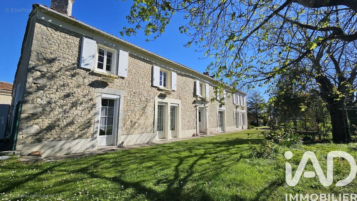 Photo 1 - Maison à CHAMPNIERS