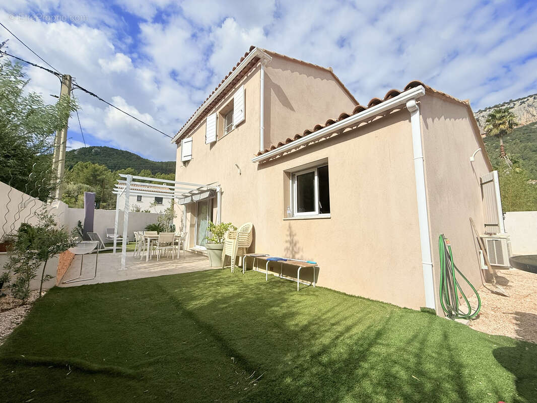 Maison à LE REVEST-LES-EAUX