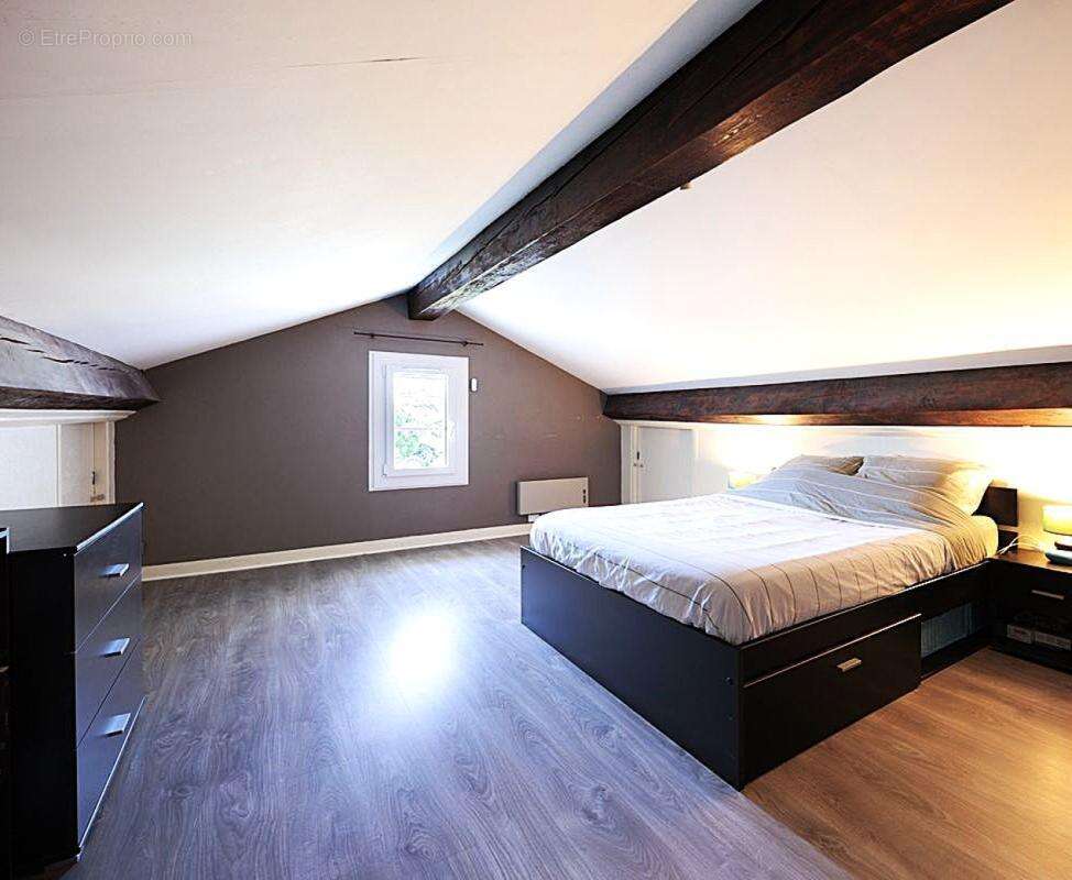 Maison à SAINT-GENIS-LES-OLLIERES