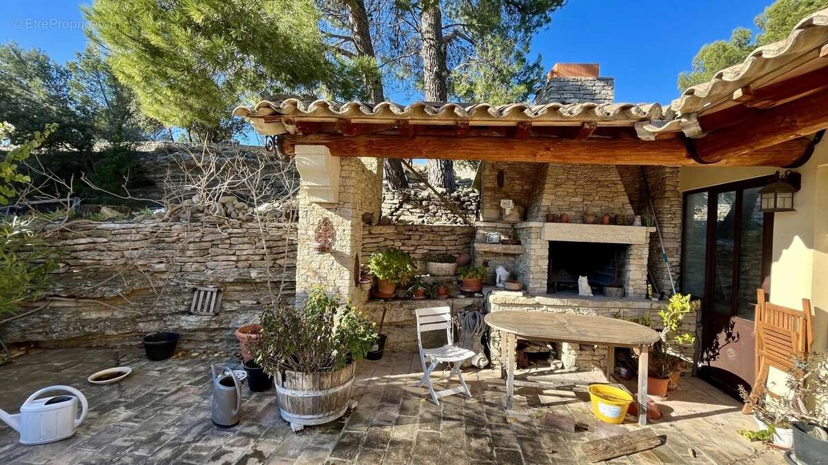 Maison à L'ISLE-SUR-LA-SORGUE