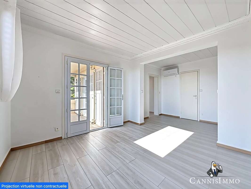 Appartement à MANDELIEU-LA-NAPOULE
