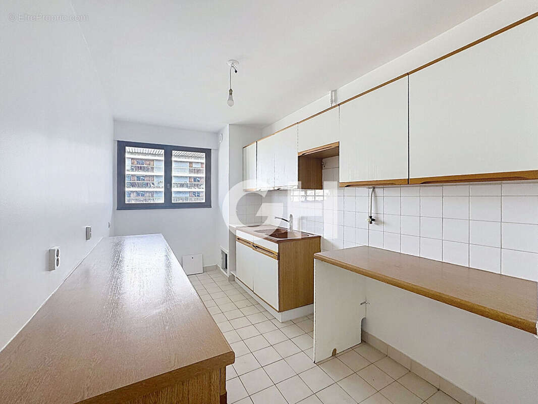 Paris 11ème Bel appartement 3 pièces avec balcon et vue dégagée - photo 6