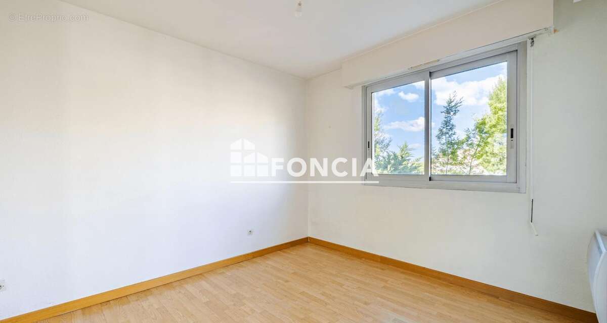 Appartement à SAINT-LAURENT-DU-VAR