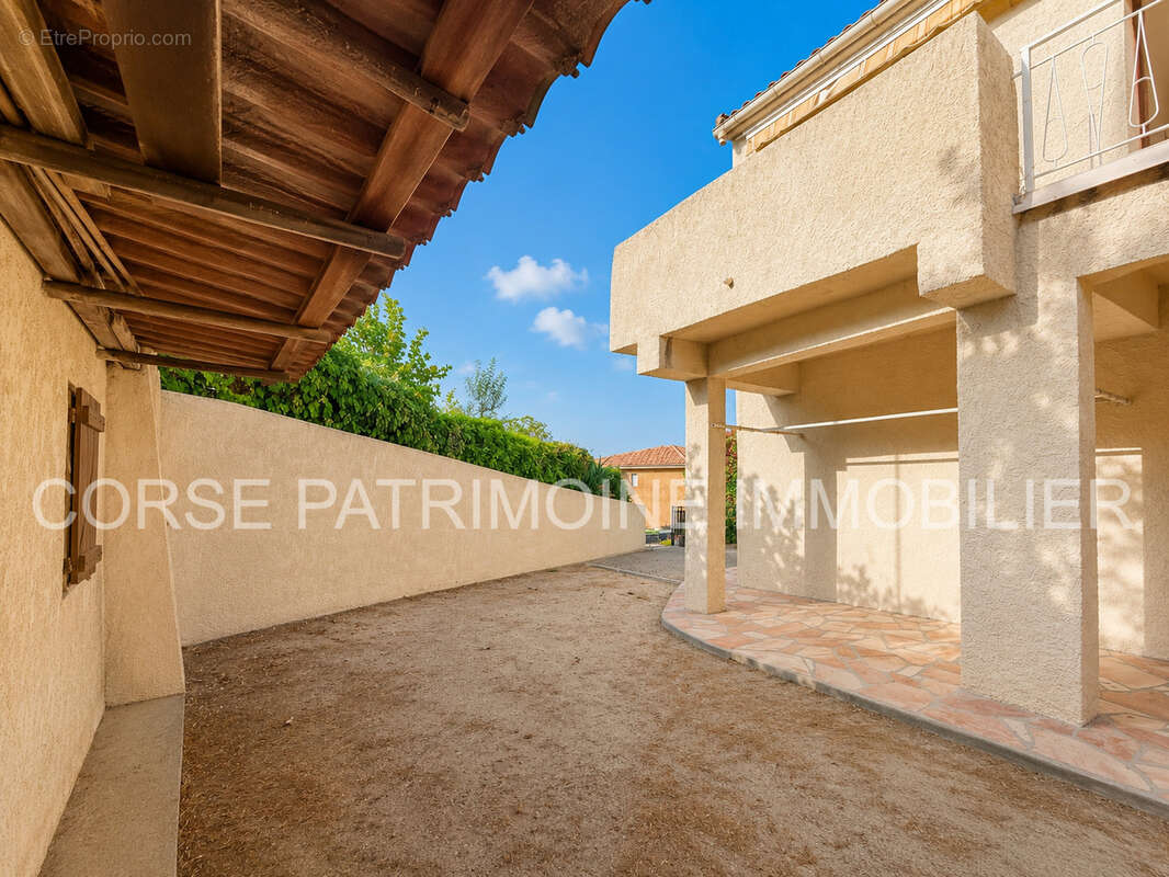 Villa aux multiples possibilités au coeur de Solenzara - photo 9