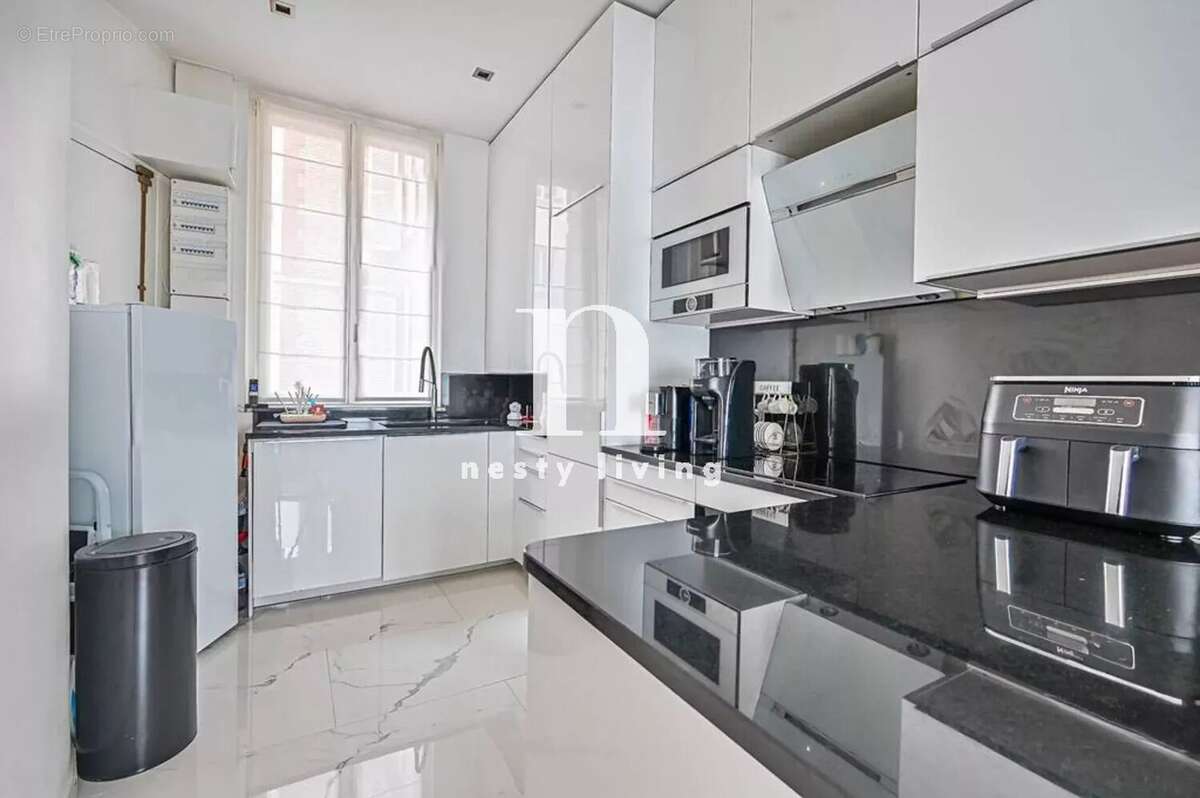 Appartement à PARIS-17E