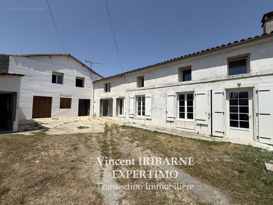Maison à BURIE