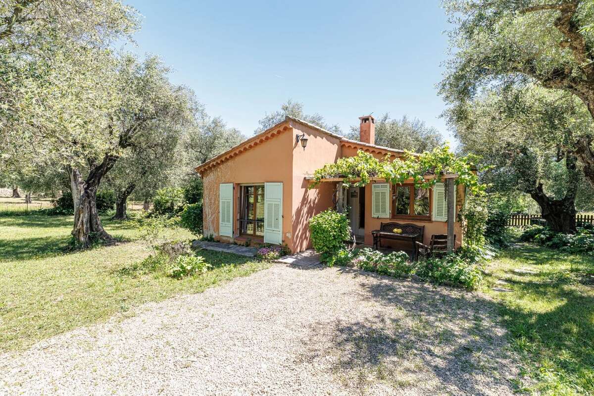 Maison à CHATEAUNEUF-GRASSE