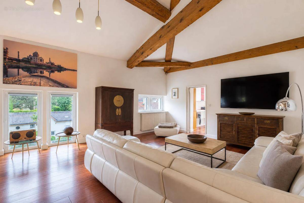 Appartement à COLLONGES-AU-MONT-D'OR