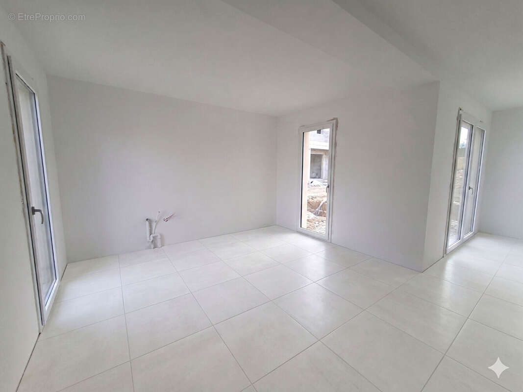 Toulouse centre, Villa T4  neuve de 76.00 m2 . Frais de notaires réduits. - photo 2