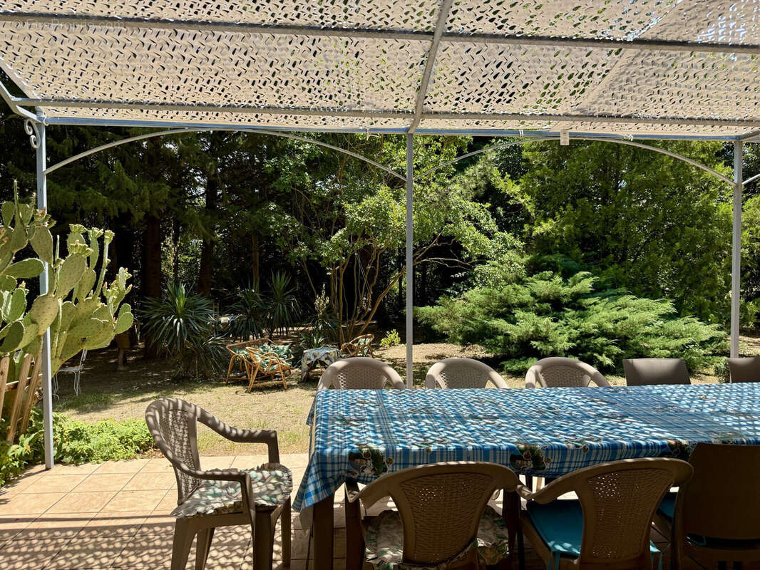 Dickjan POPPEMA de eXp France vous propose une belle villa dans un paradis - Maison à PIERREVERT
