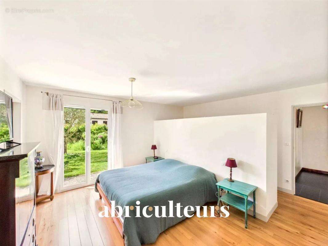 Maison à MORTAGNE-SUR-GIRONDE