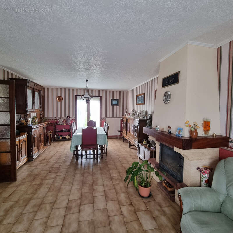 Maison à MONTGIVRAY