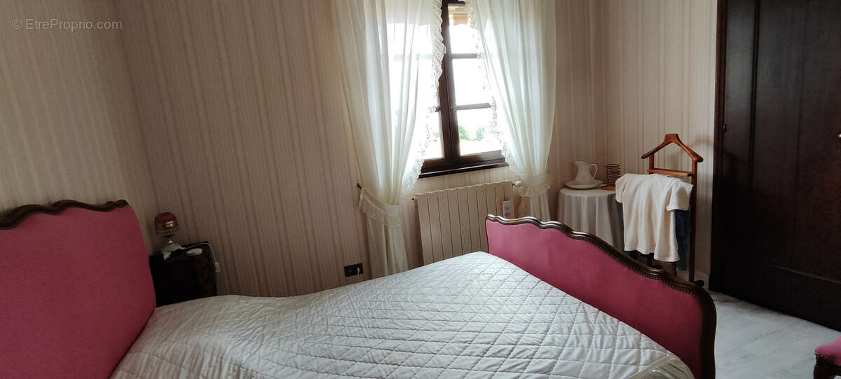 Maison 116 m² à Saint-Laurent-De-Chamousset  - photo 8