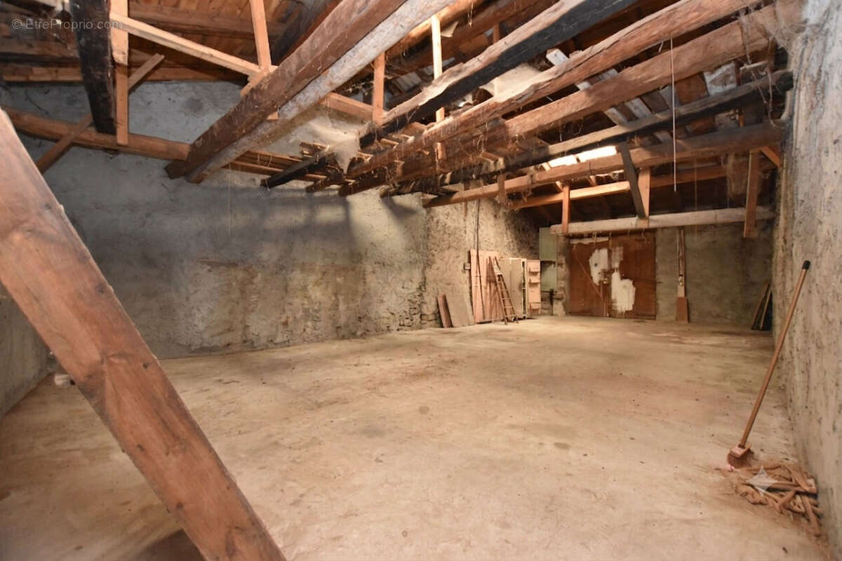 Maison Vals Pres Le Puy , 120 m² à rénover - photo 7