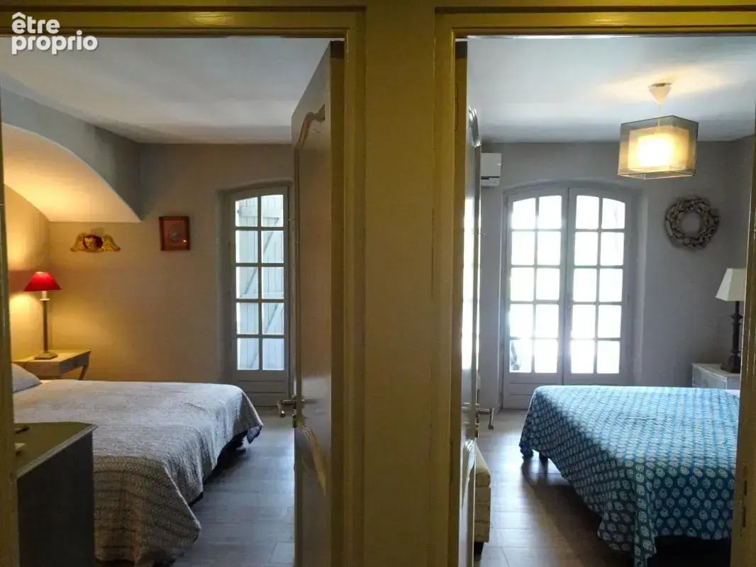 Saint-raphaël – maison de 196 m² avec piscine, vue et espaces de vie généreux - photo 14
