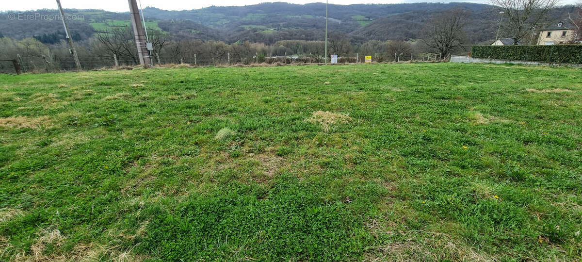 Terrain à SAINT-COME-D'OLT