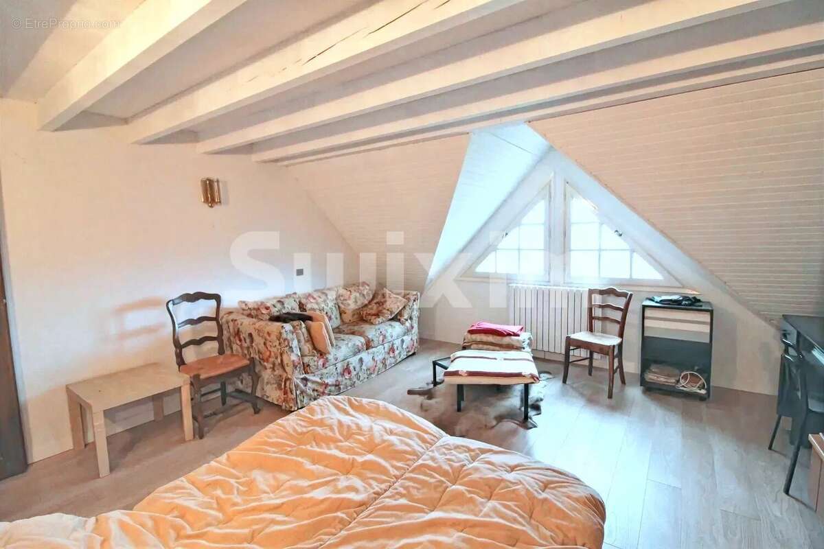 Maison à PUGNY-CHATENOD