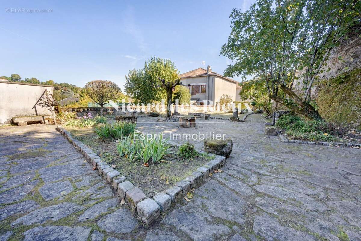 Maison à AIXE-SUR-VIENNE