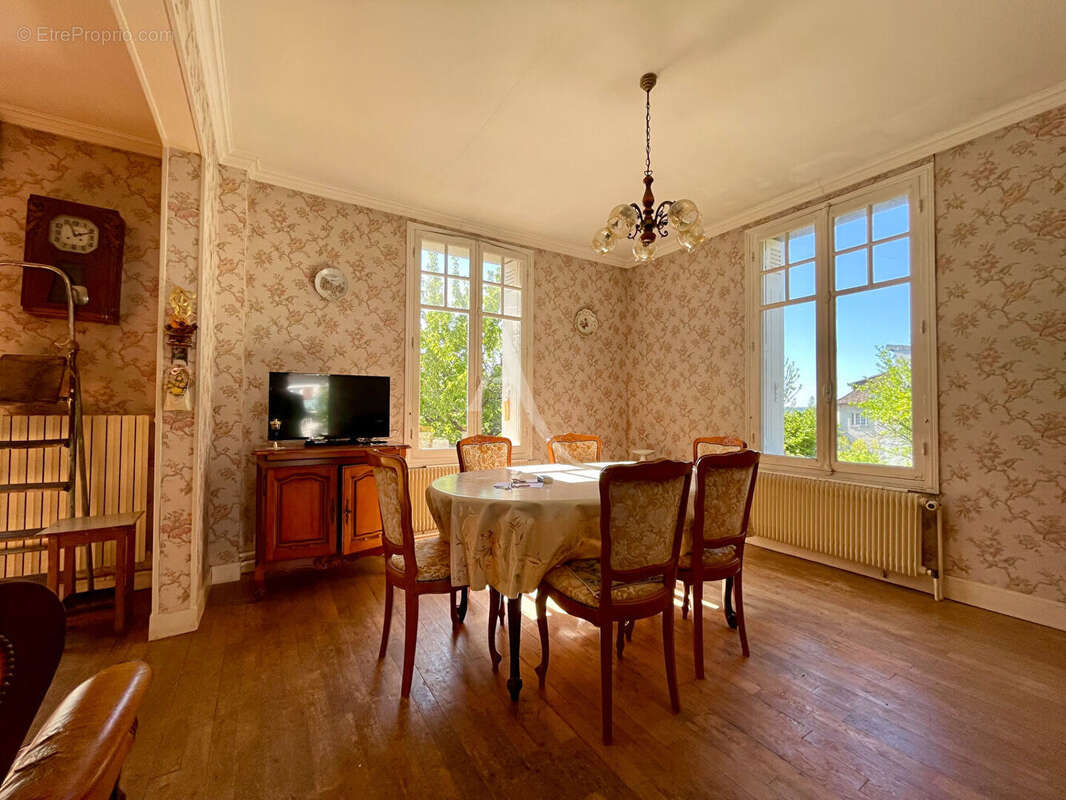 Maison à LA CHAUSSEE-SAINT-VICTOR