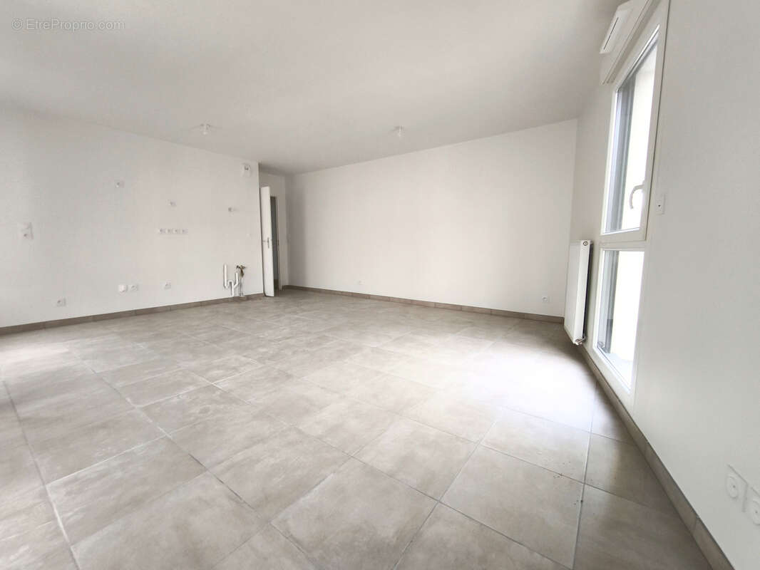 Appartement à DECINES-CHARPIEU