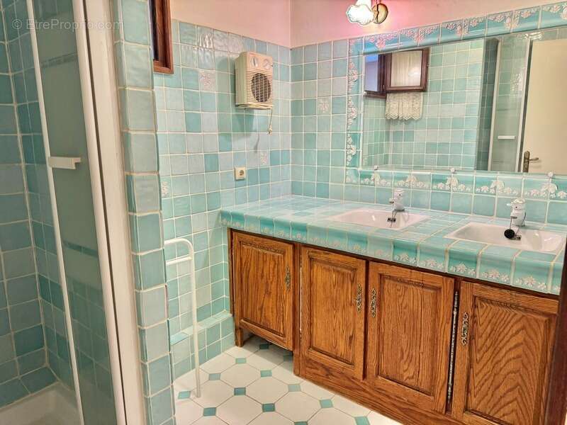 Maison à LA FARE-LES-OLIVIERS