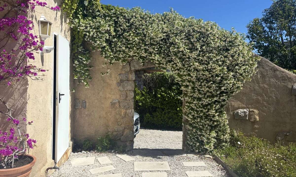 Maison à MANDELIEU-LA-NAPOULE