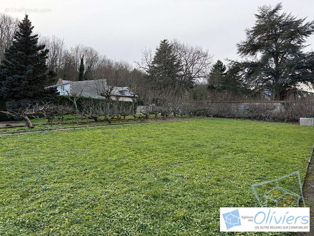 Terrain à DAMPIERRE-EN-YVELINES
