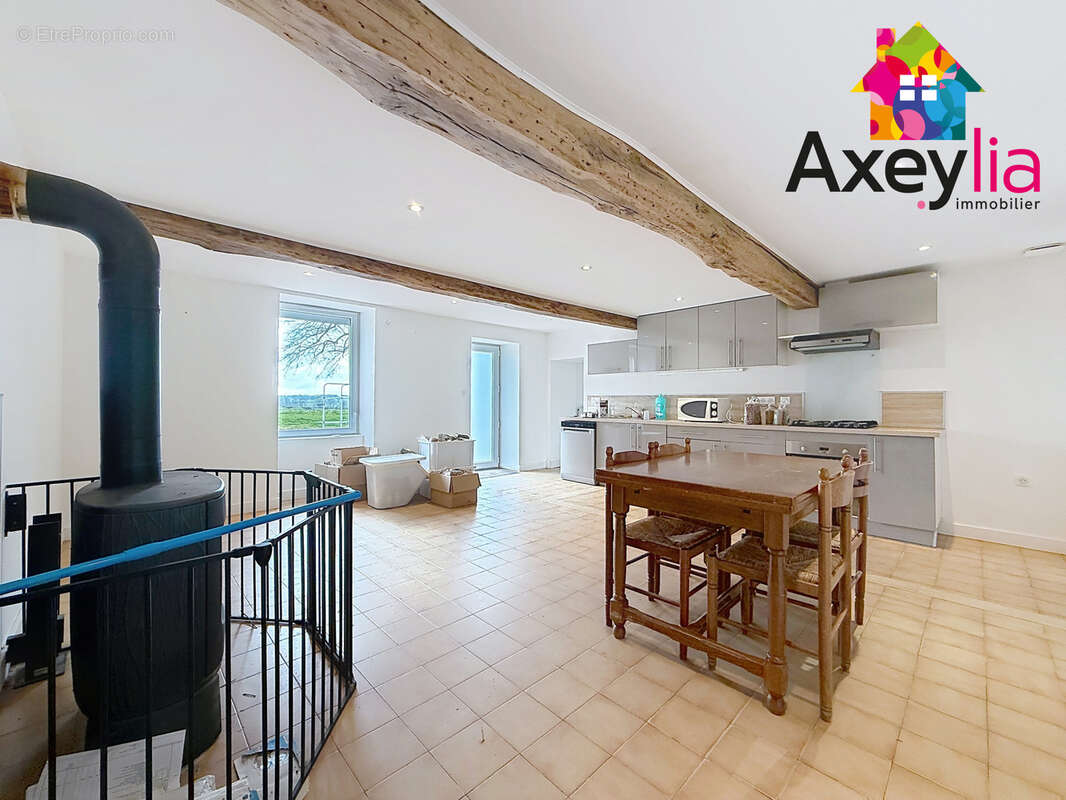 Maison à SAINT-ROMAIN-LA-MOTTE